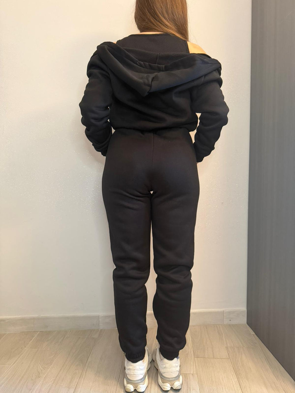 Tuta Felpata Tre Pezzi Nera – Felpa Crop, Top e Pantalone
