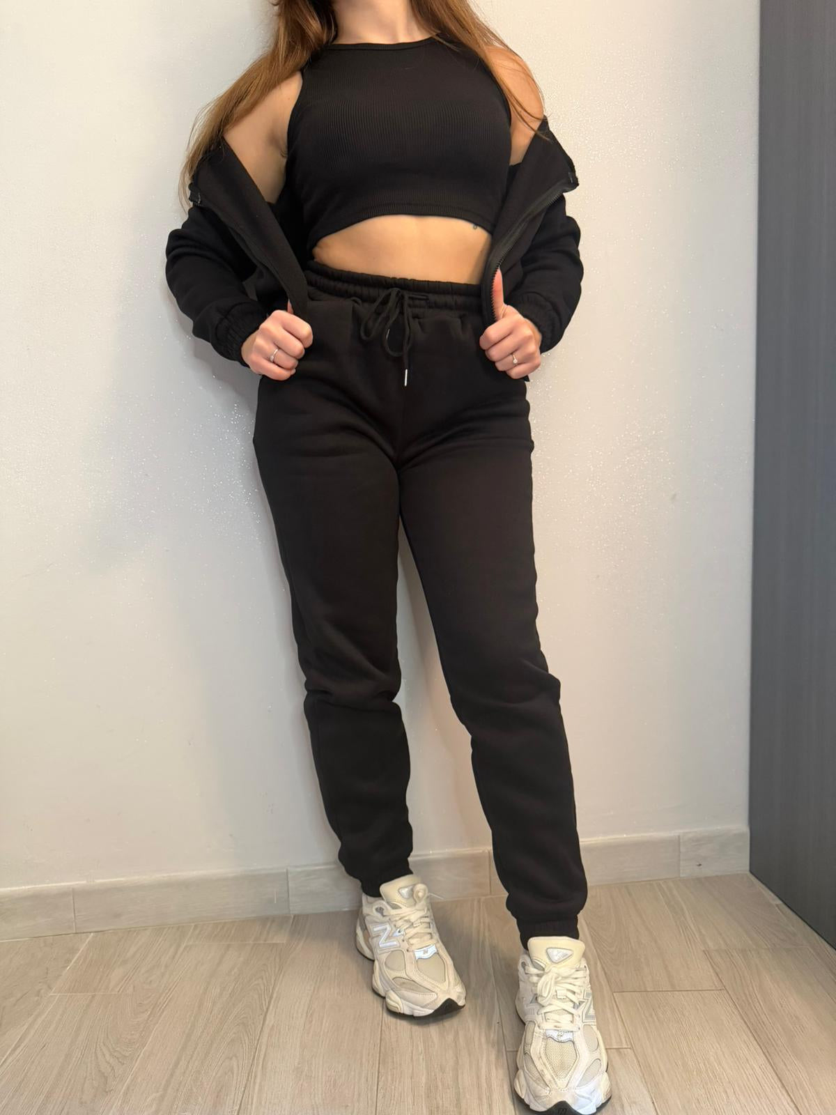 Tuta Felpata Tre Pezzi Nera – Felpa Crop, Top e Pantalone